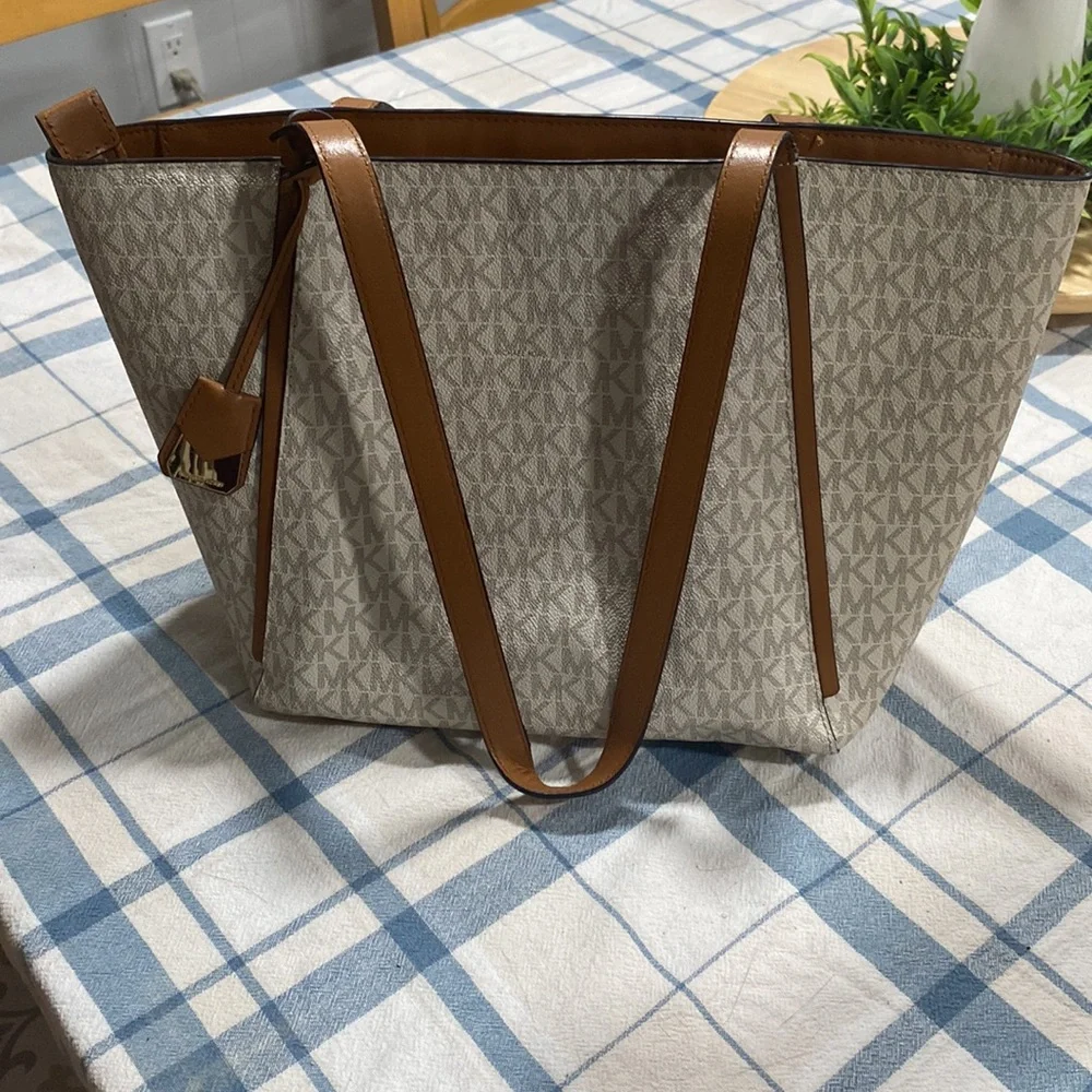 Michael Khor handbag - Picture 2 of 3